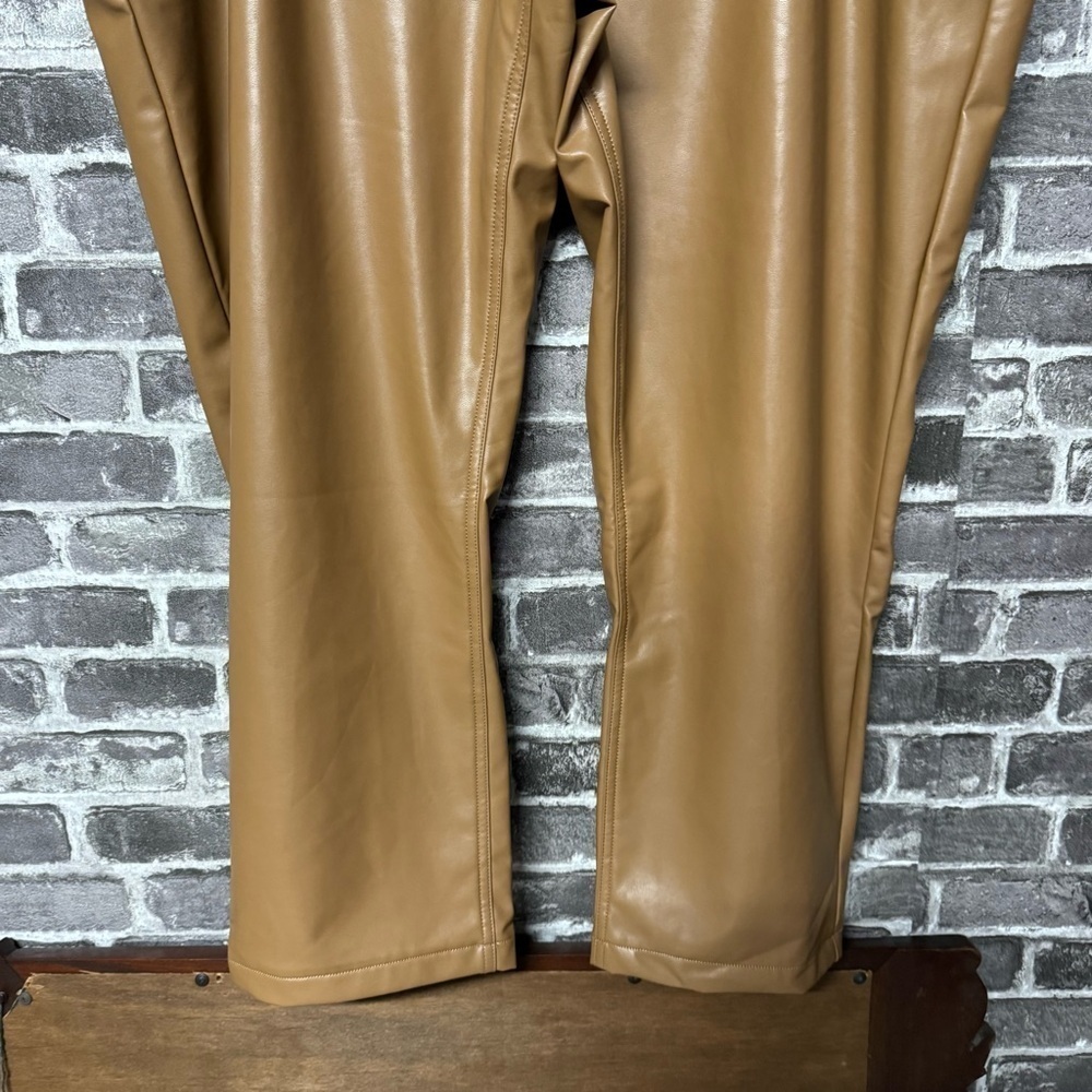 NWT Abercrombie & Fitch The 90s Straight Ultra High Rise faux leather pants tan - Picture 7 of 11